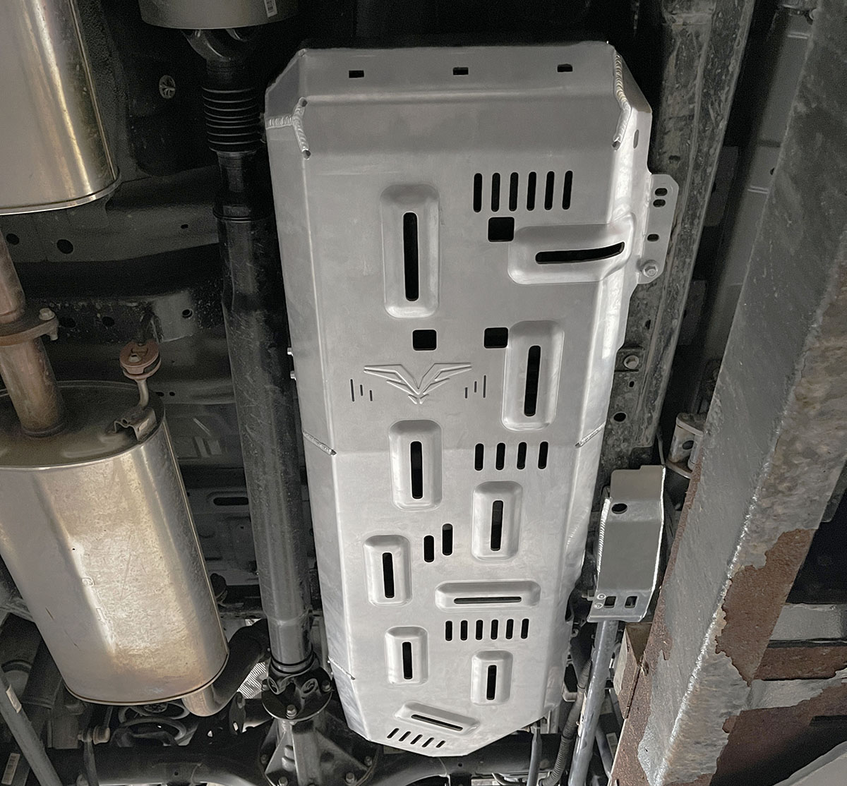 картинка Защита топливного бака TANK 400 2.0T (2024+), алюминий, 8 мм