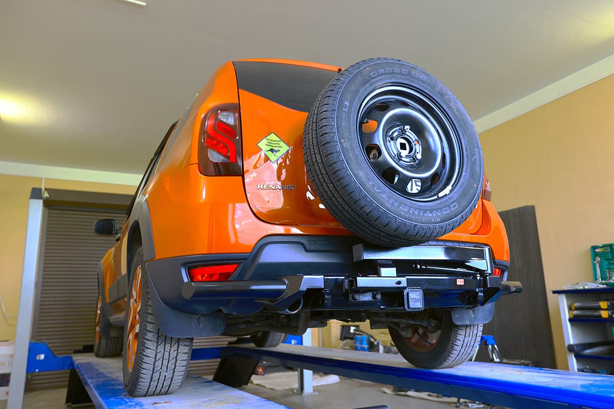 картинка Бампер задний РИФ Renault Duster 2015-2020 c квадратом под фаркоп и калиткой