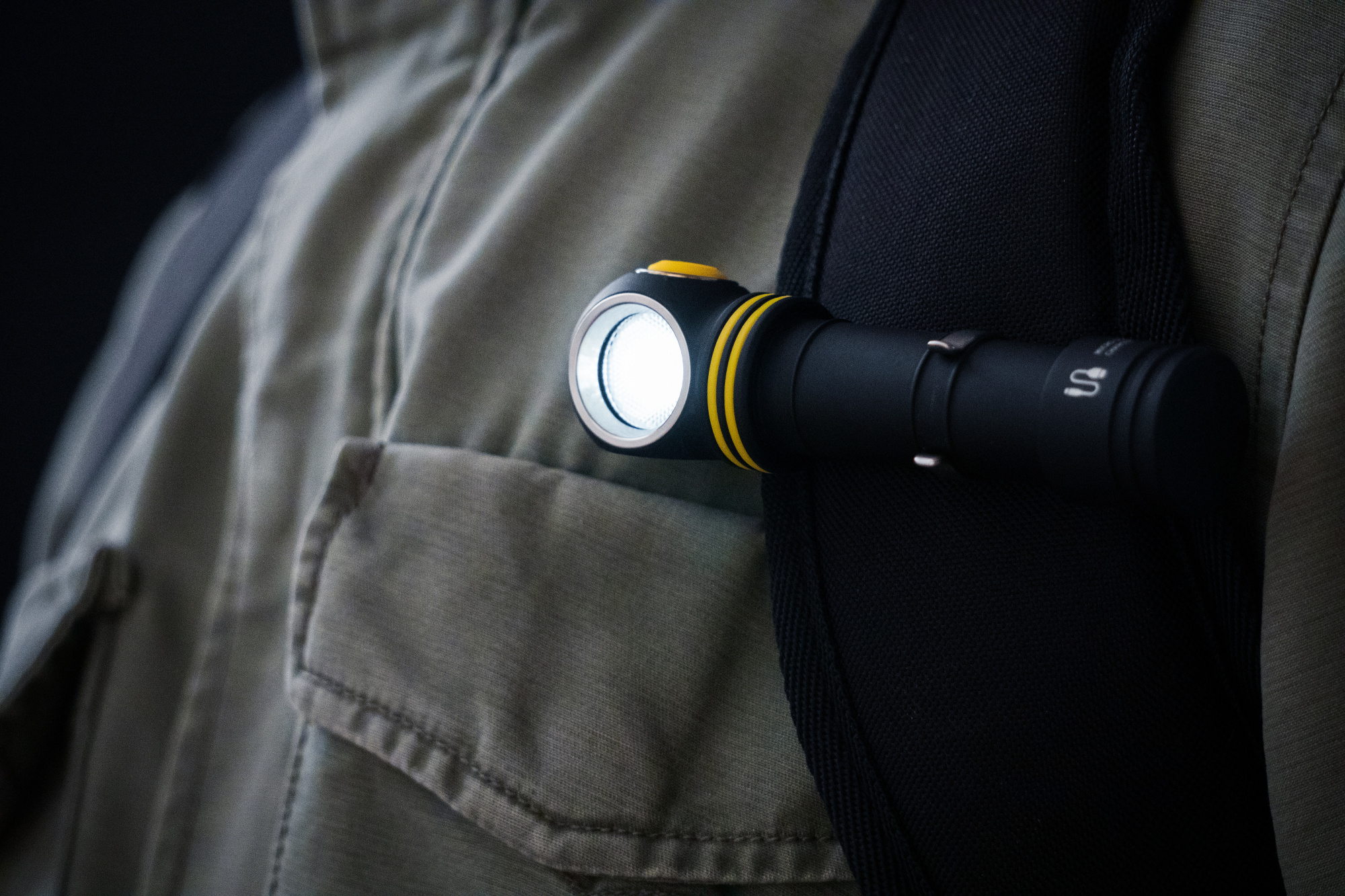 картинка Фонарь Armytek Elf C2 Micro-USB Белый