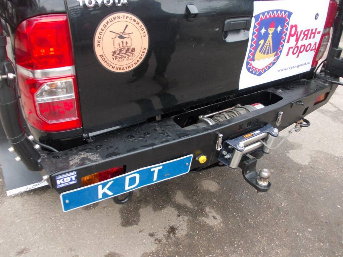 картинка Накладка KDT на задний бампер, лючок для Toyota Hilux