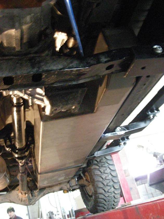 картинка Бак топливный KDT 140л вместо штатного для Toyota Hilux из нержавейки