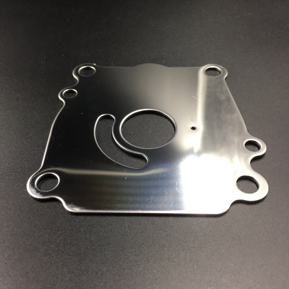 картинка Пластина помпы охлаждения Suzuki DT90-100, DF60-140 (17471-87E01) (Omax)