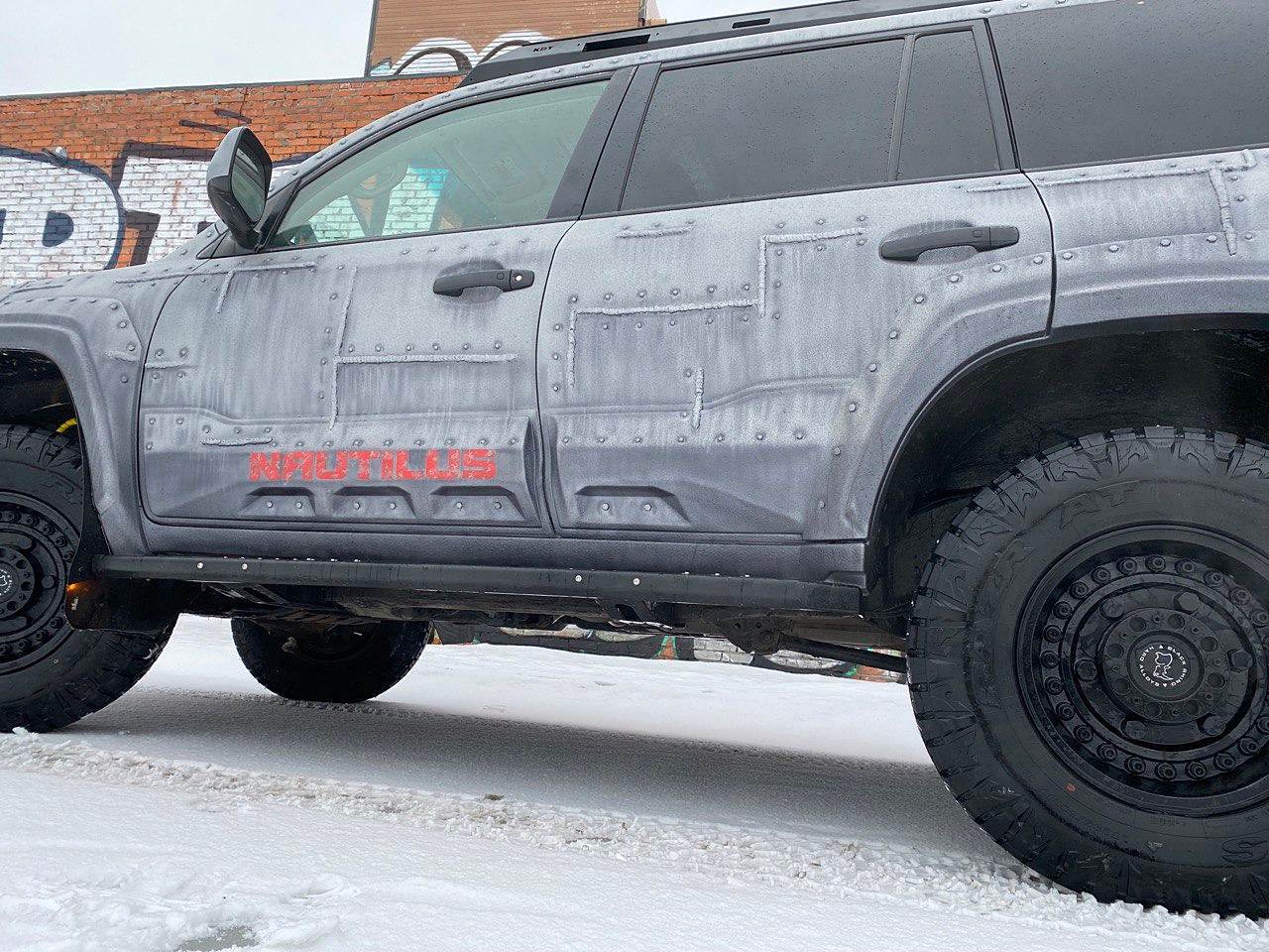 картинка Пороги с подсветкой - Toyota Land Cruiser 200