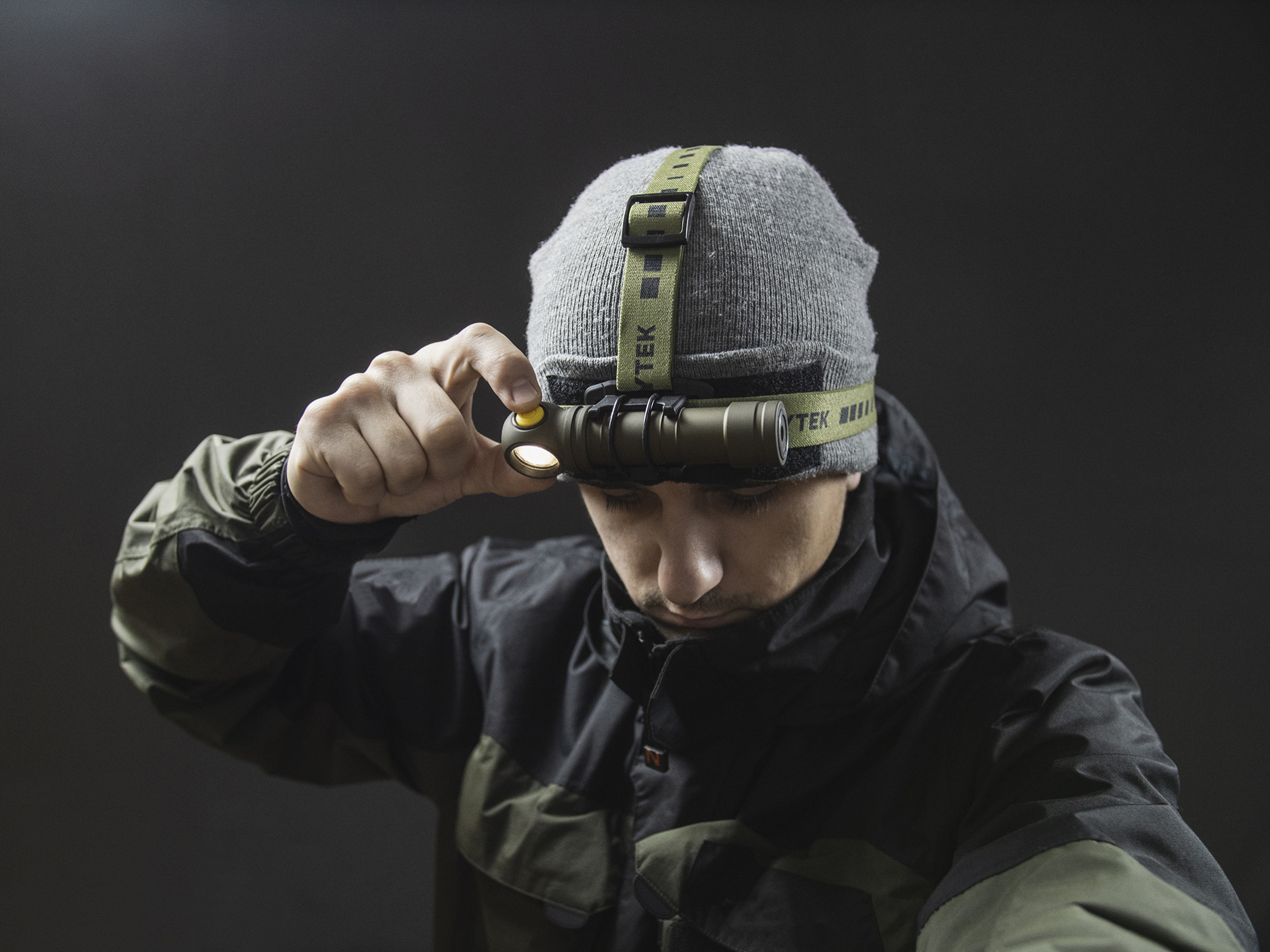 картинка Фонарь налобный Armytek Wizard C2 Pro Max White (Olive)