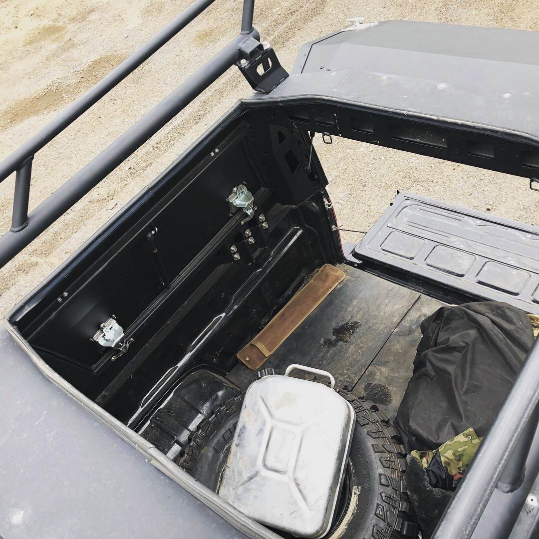 картинка Люк KDT охотничий для кунга, р-ры ориентировочно 1х1.2м