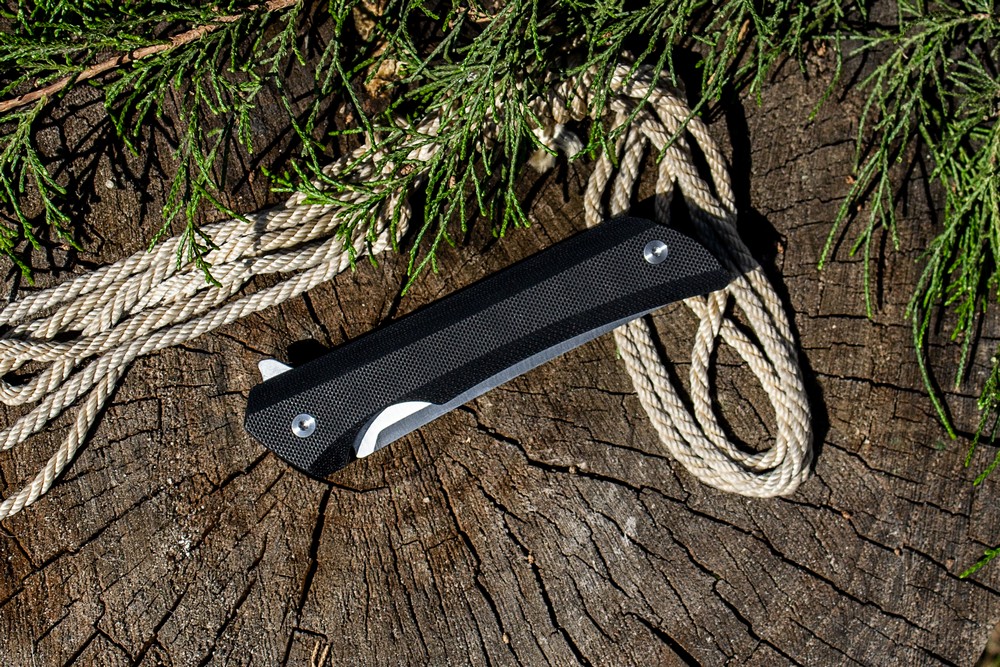 картинка Нож Ruike Hussar P121 черный
