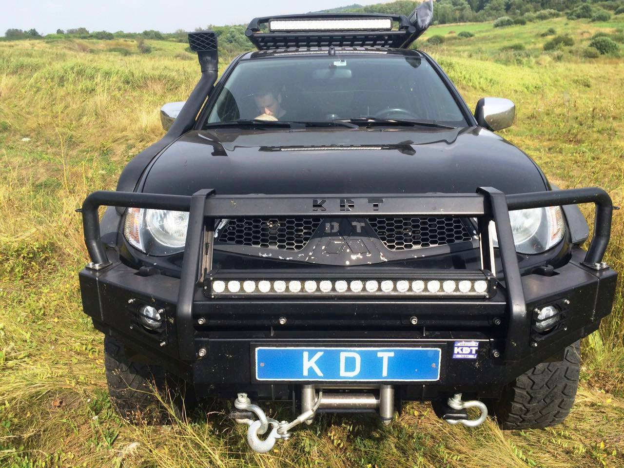 картинка Бампер передний KDT силовой со съемным кенгурином для Mitsubishi L200 Triton
