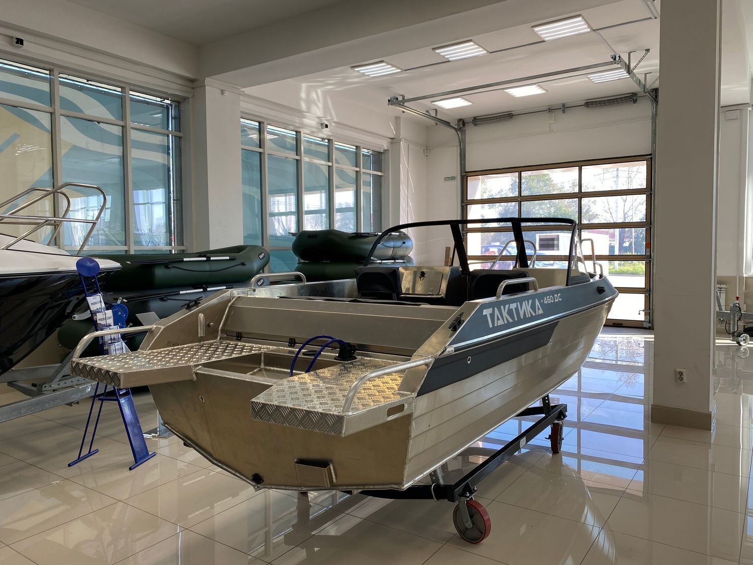 картинка Моторная лодка, Тактика 460 DC