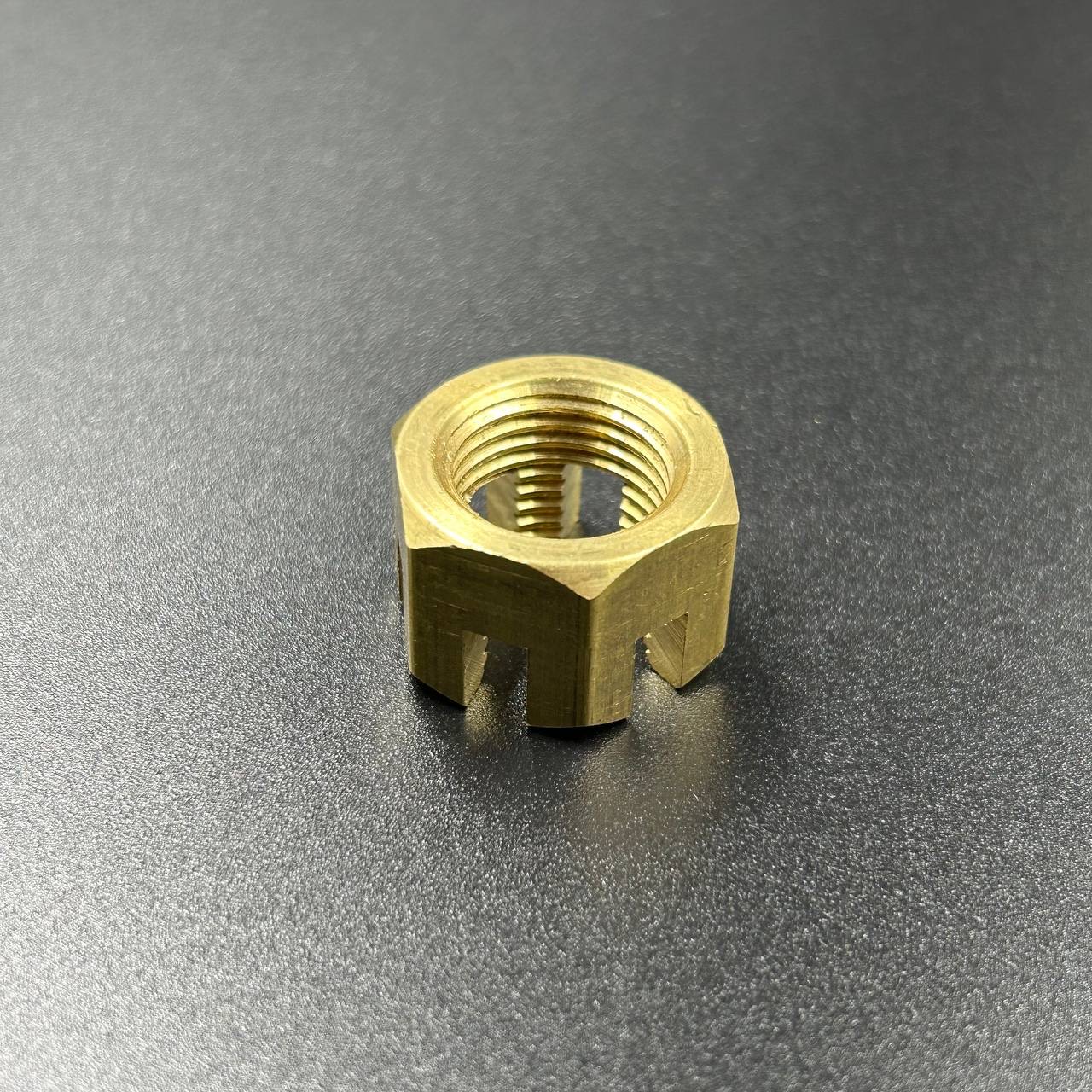Гайка крепления гребного винта Yamaha 20-30, F20-45 (Osaka)