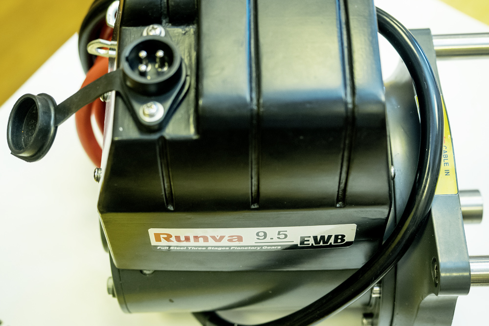картинка Лебедка Runva 9500 lbs, 12В 4350 кг IP67