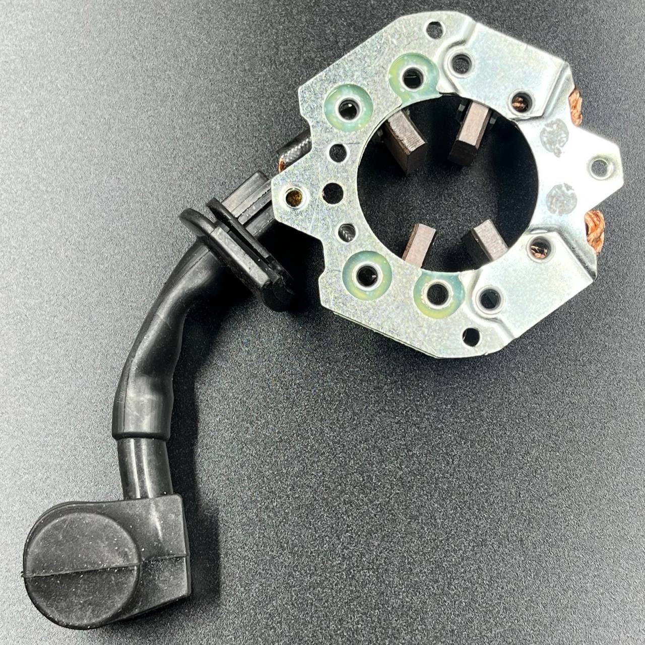 картинка Щеточный узел электростартера Suzuki DF70-300 (Omax)