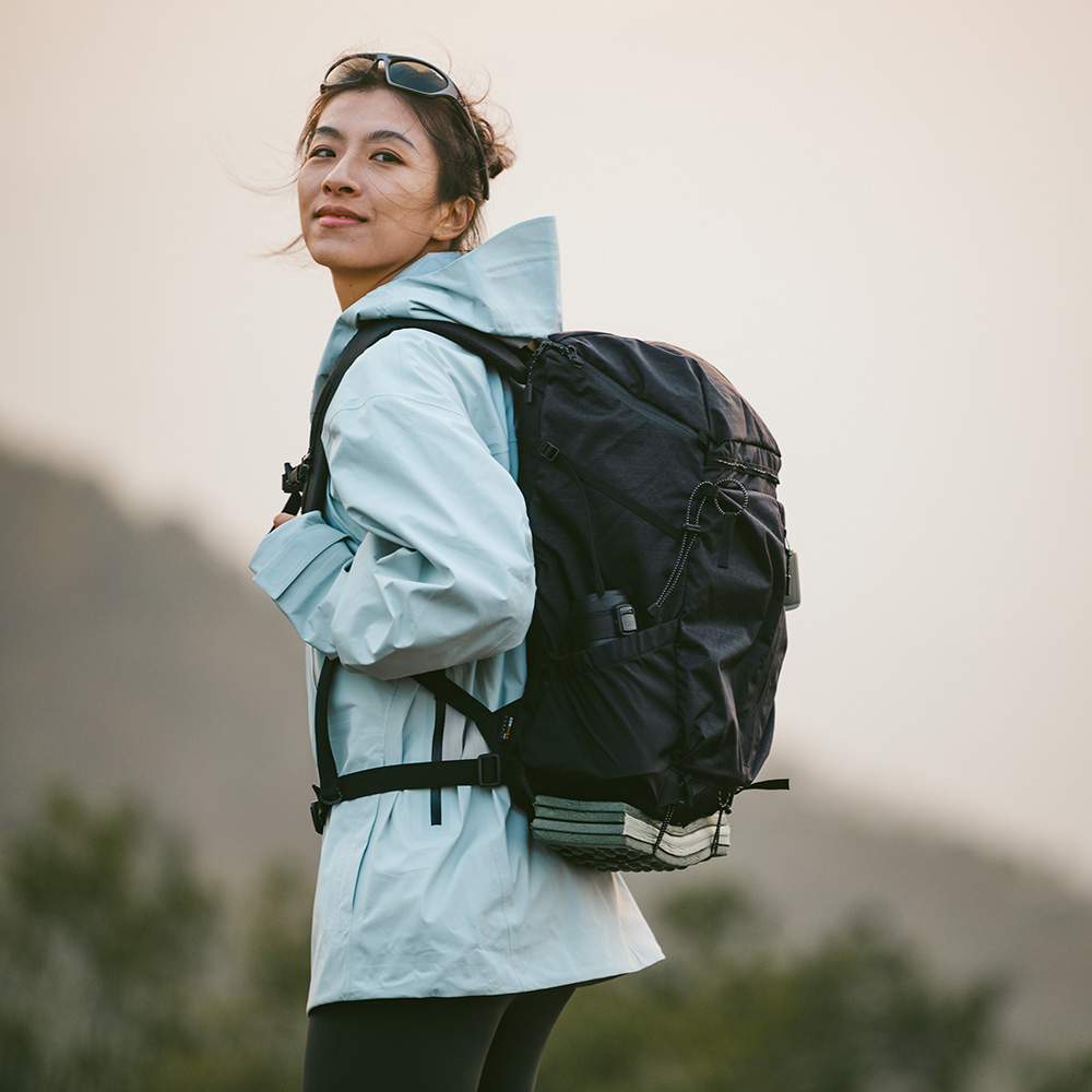 картинка Рюкзак Naturehike CNK2300BB017 Helium 25 л черный