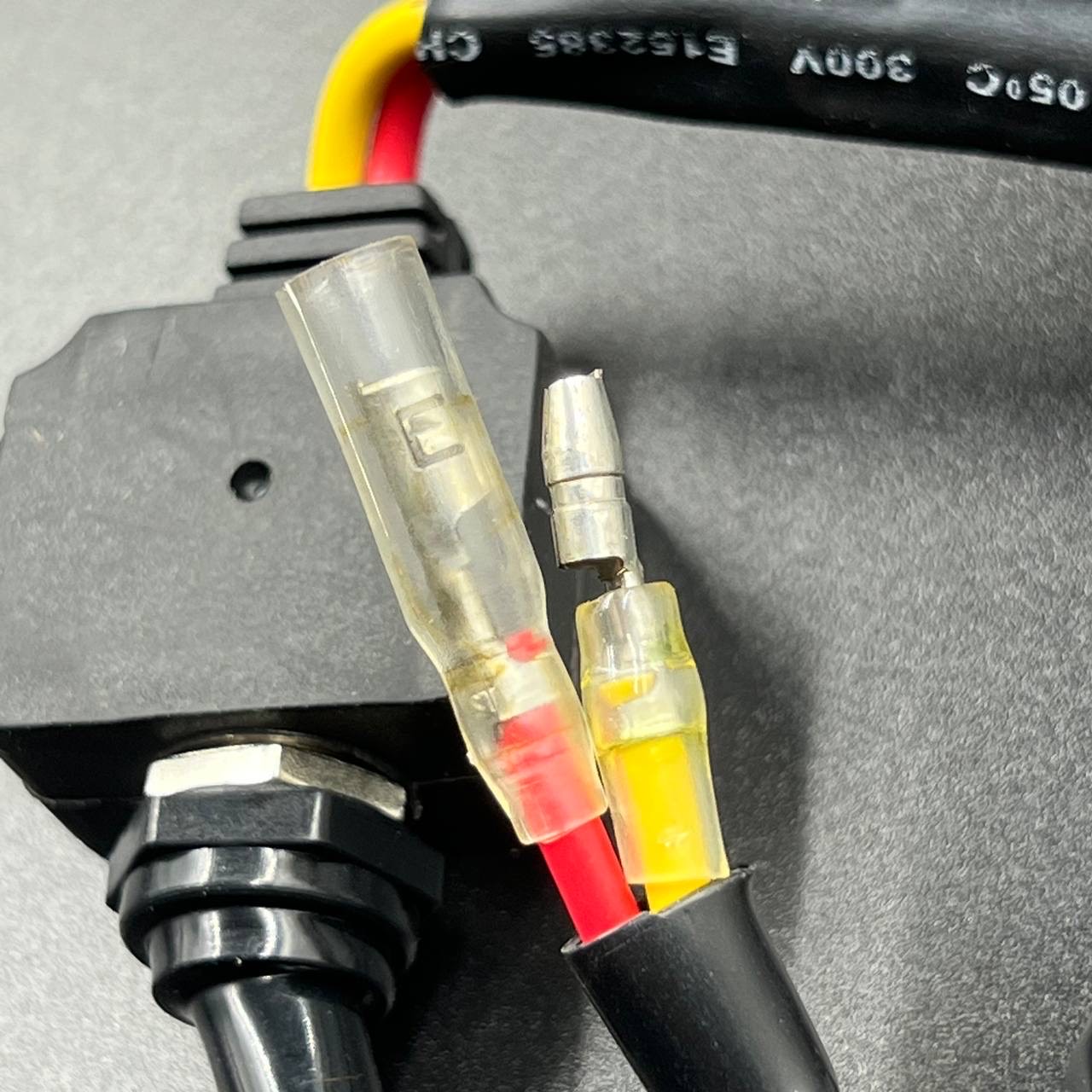 картинка Чека аварийной остановки двигателя (тумблер) водонепроницаемый; универсальный (Omax)