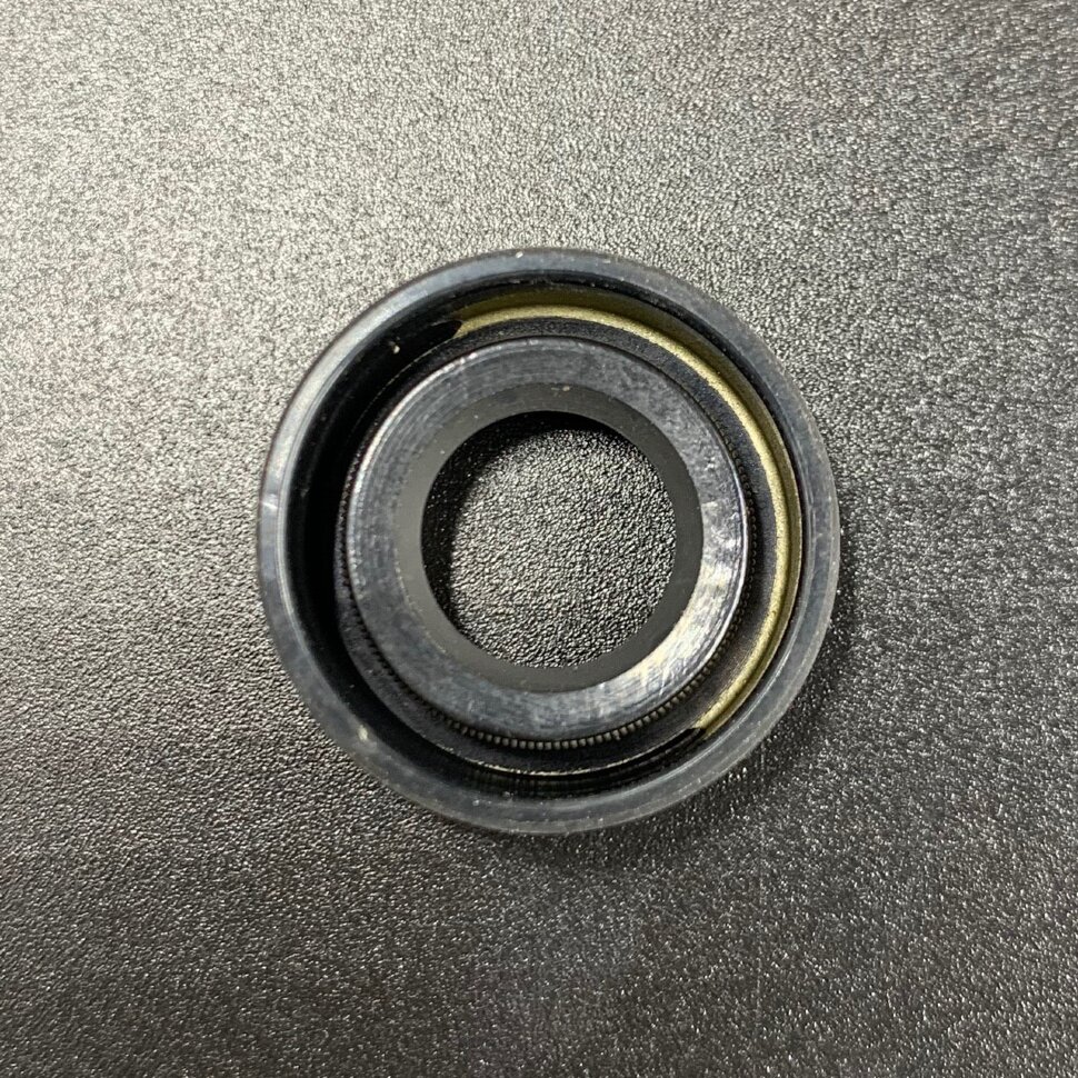 картинка Сальник Yamaha (93101-10M25; 93102-10800) (10.8x21x7) (Omax)