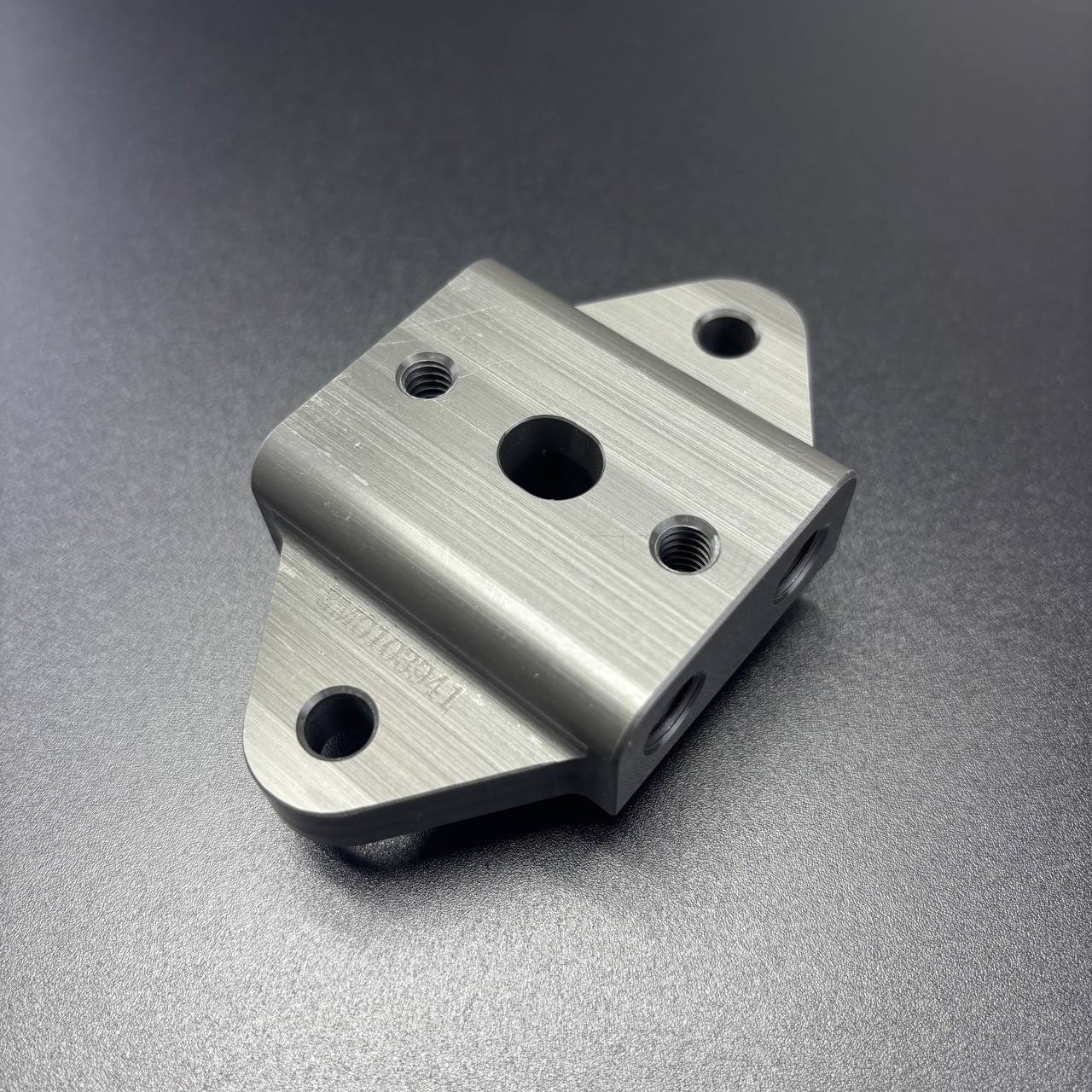 картинка Коннектор гидравлических шлангов Mercruiser (8M0137703) (Quicksilver)