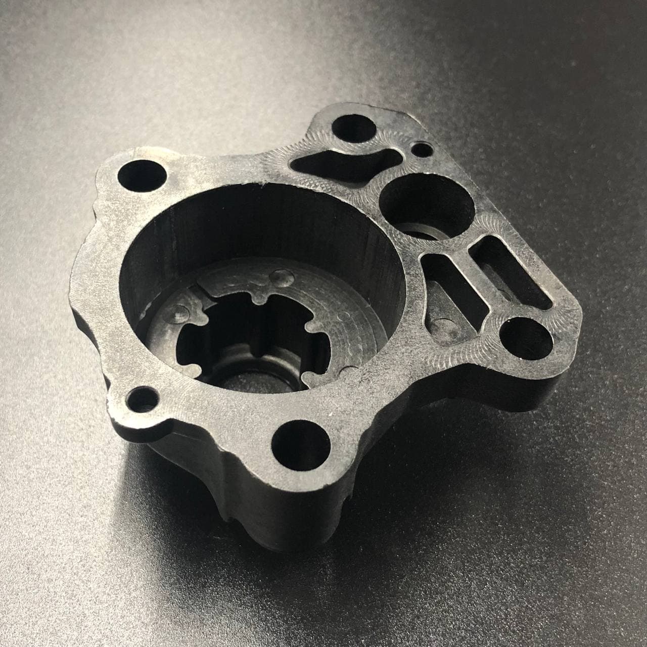 картинка Корпус помпы охлаждения Yamaha 60-70 (Omax)