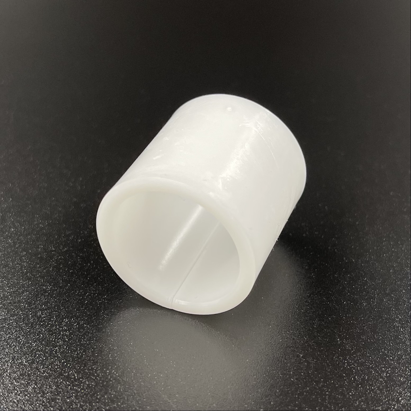 картинка Втулка поворотной рамы пластиковая Tohatsu 9.9-18, MFS8 (Omax)