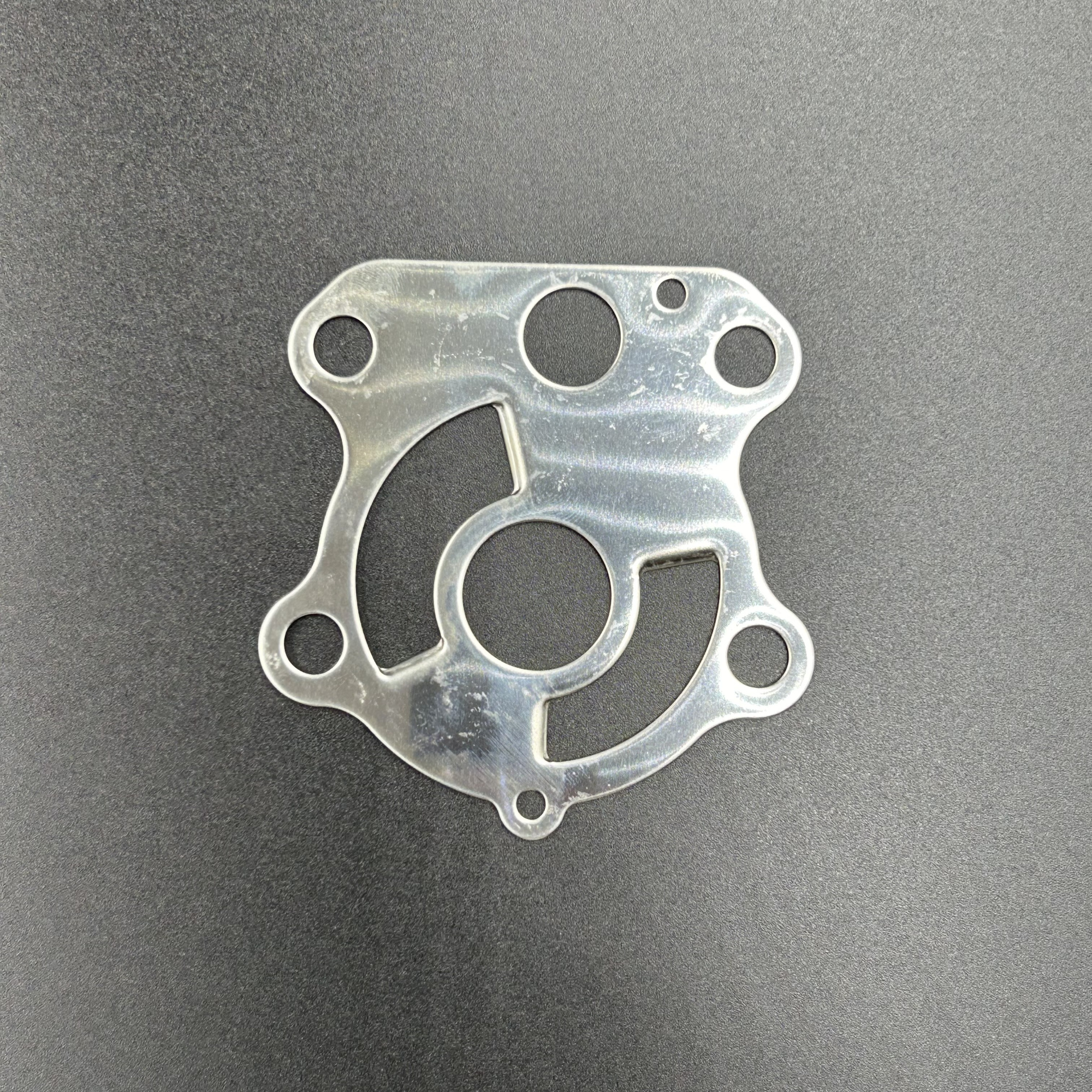 картинка Пластина помпы охлаждения Yamaha 75-90 (KACAWA)