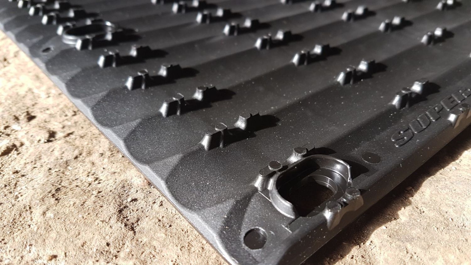 картинка Пластиковое нескользящее покрытие для прицепа (широкое)