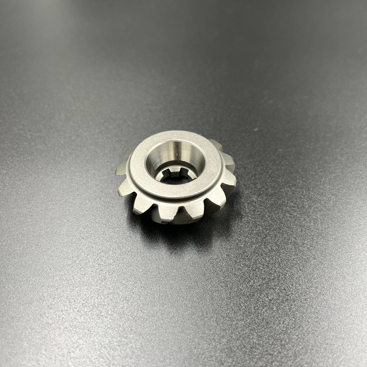 картинка Шестерня вертикального вала (Пиньон) Yamaha 55 (697-45551-00) (KACAWA)