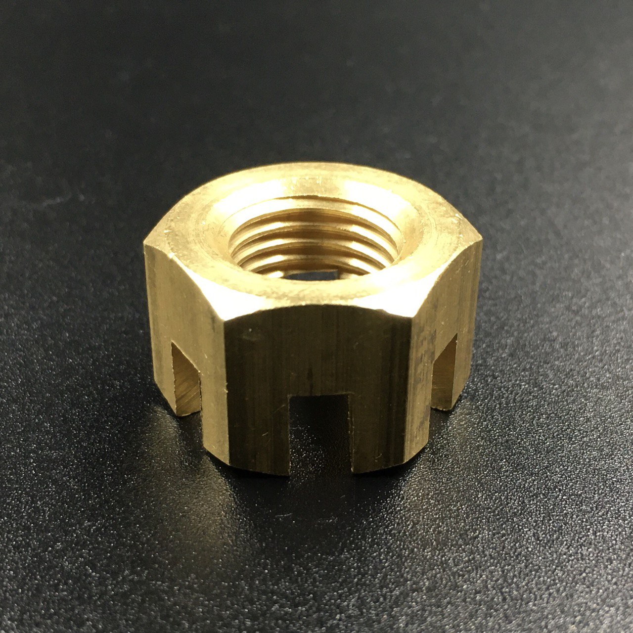 картинка Гайка крепления гребного винта Yamaha 20-30, F20-25 (Omax)