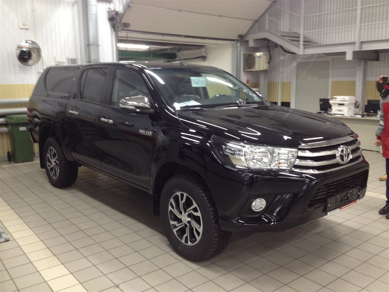 картинка Крыша (кунг) кузова для Toyota Hilux (двойная кабина) (08.2015-) (чёрная) (1 дверь) Cargo АВС-Дизайн ABC.TOHIL.BR.04B