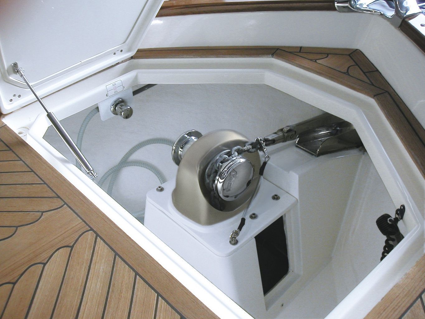 картинка Лебедка якорная Quick Eagle E1 312, 12 В, цепь 6мм