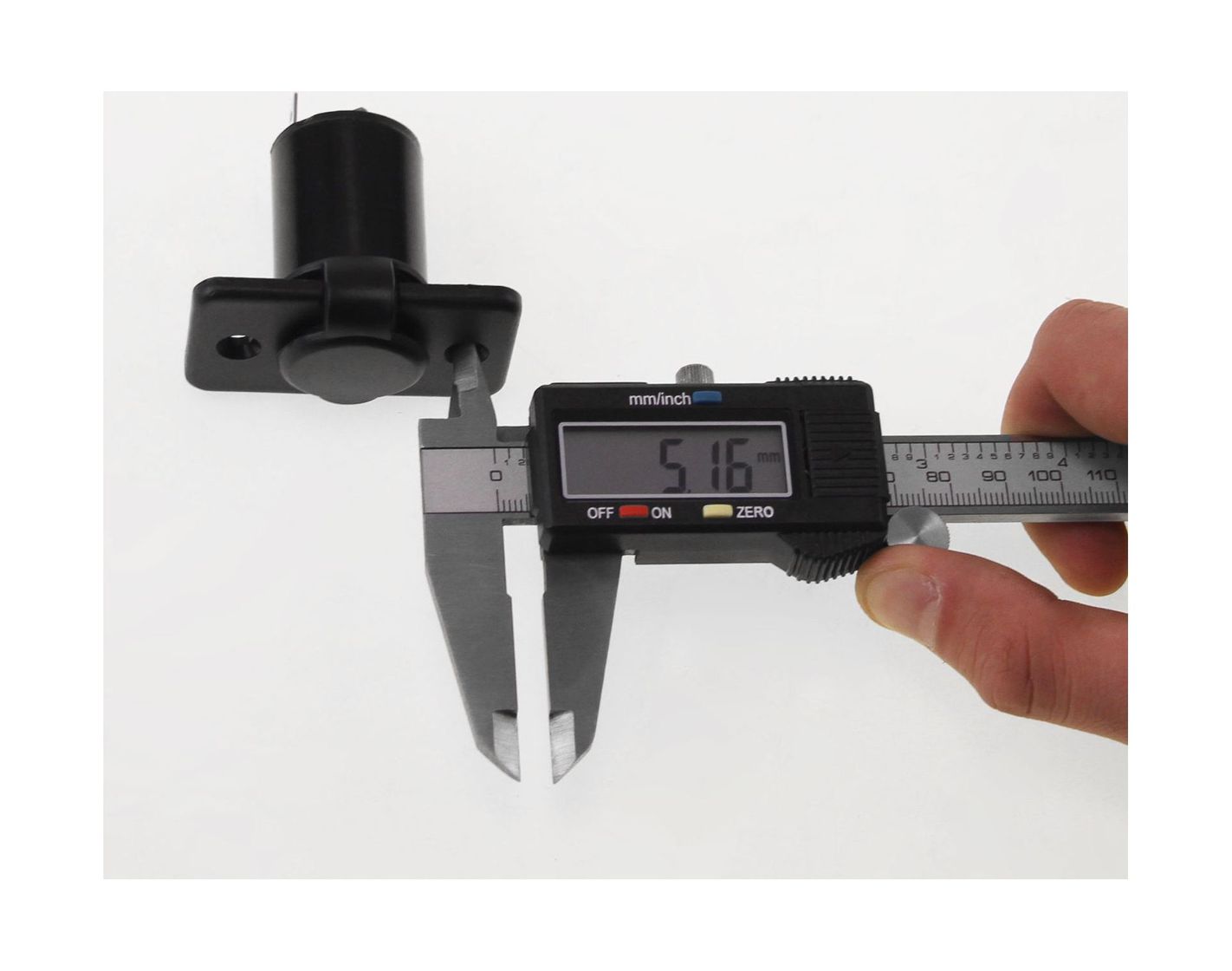 картинка Разъем прикуривателя со штекером 12 В