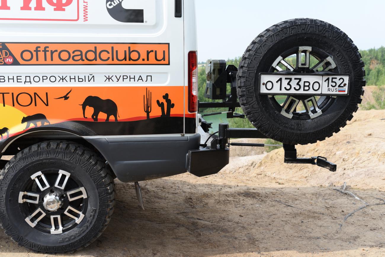 картинка Бампер задний РИФ для ГАЗ Соболь 1999+ с квадратом под фаркоп, 2-мя калитками и фонарями стандарт