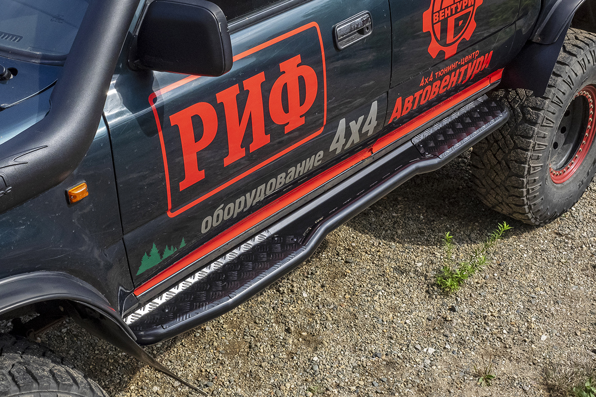 картинка Пороги РИФ силовые Toyota Hilux 1983-1997