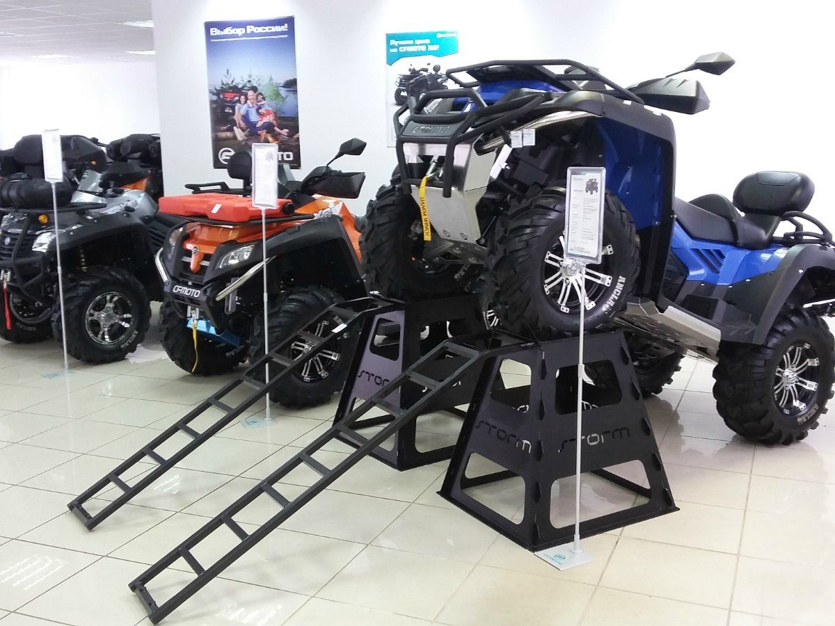 картинка Подставка под колесо выставочная