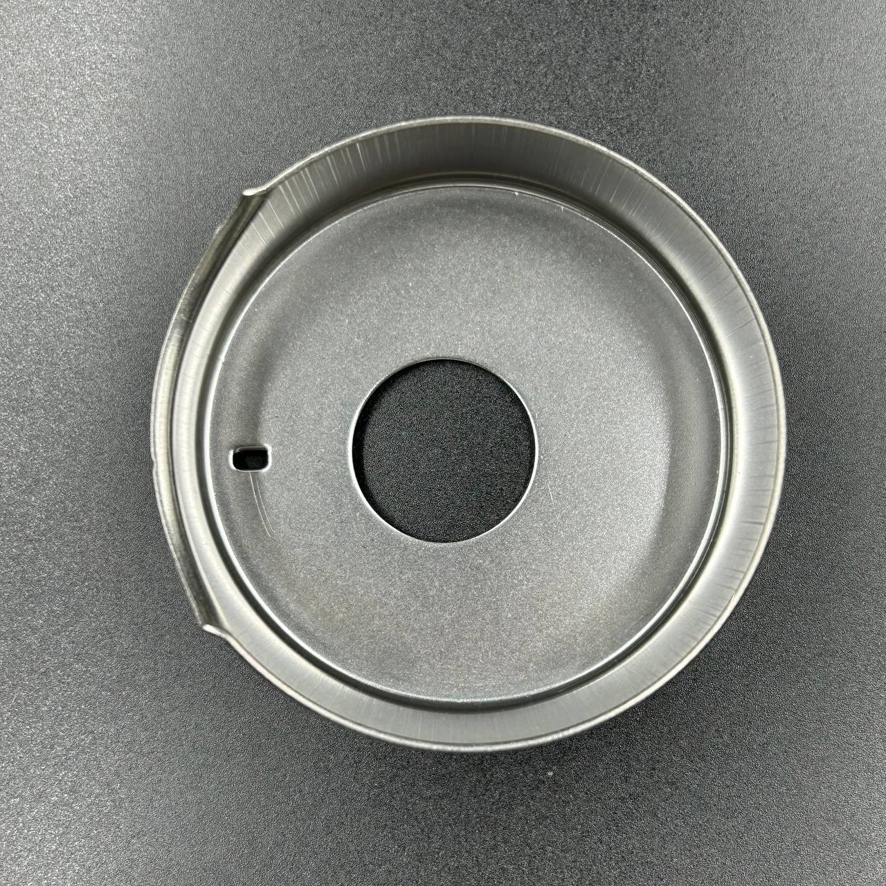 картинка Стакан помпы охлаждения Suzuki DF90-140, DF100-140(A) (WUHU)