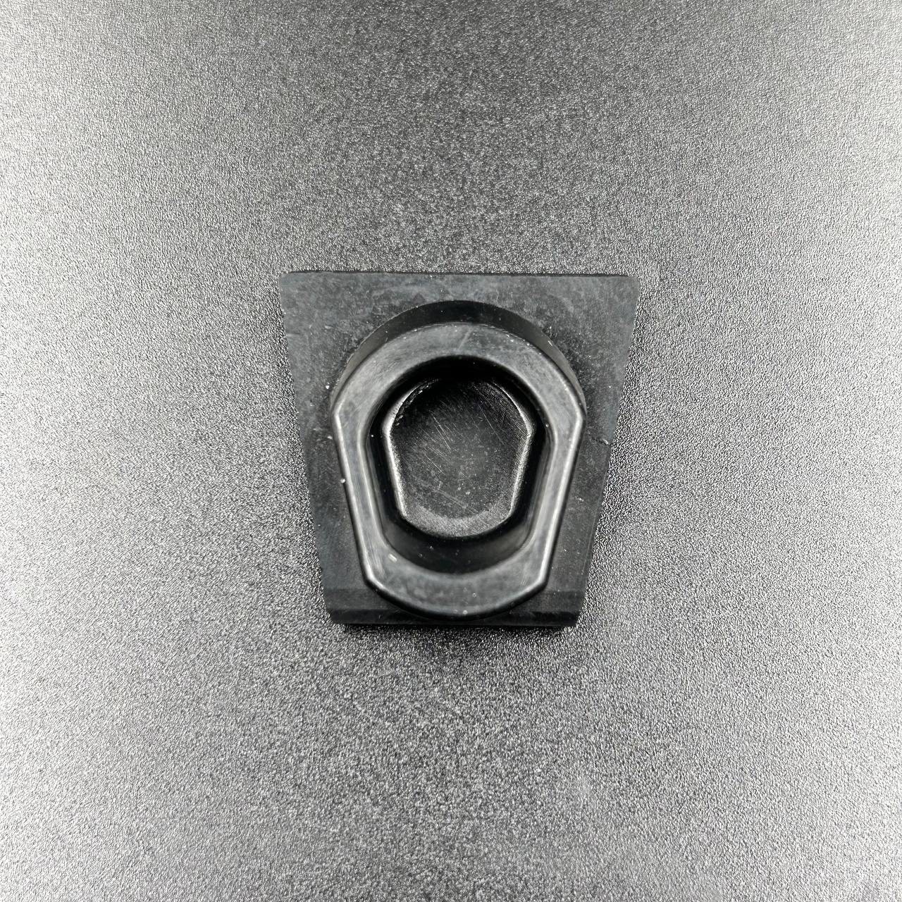 картинка Заглушка доступа к болту анода Yamaha 60-70, F25-200 (PREMARINE)