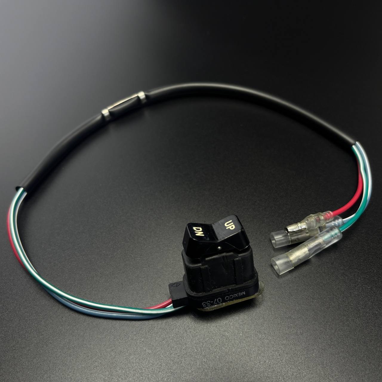 картинка Кнопка гидроподъемника SWITCH/HARNESS  (Quicksilver)