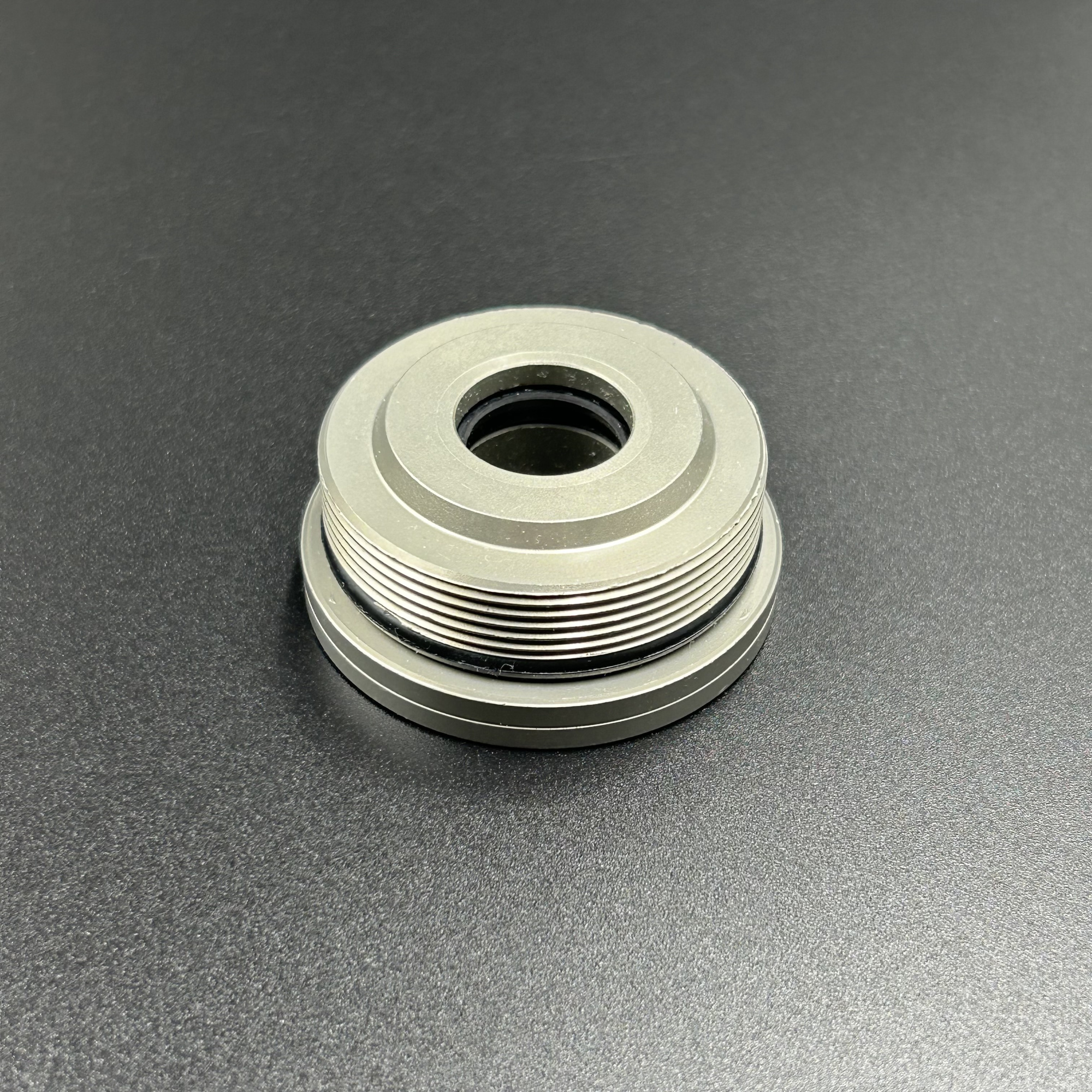 картинка Гайка вспомогательного штока гидроподъема Suzuki DF200-300 (PREMARINE)