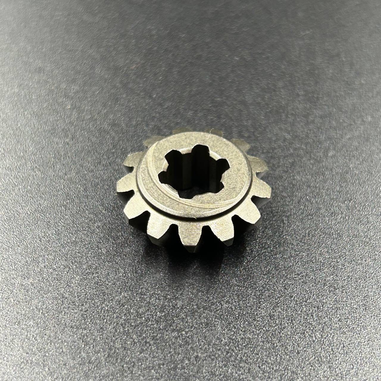 картинка Шестерня вертикального вала (Пиньон) Yamaha 2 (646-45551-00) (Kacawa)