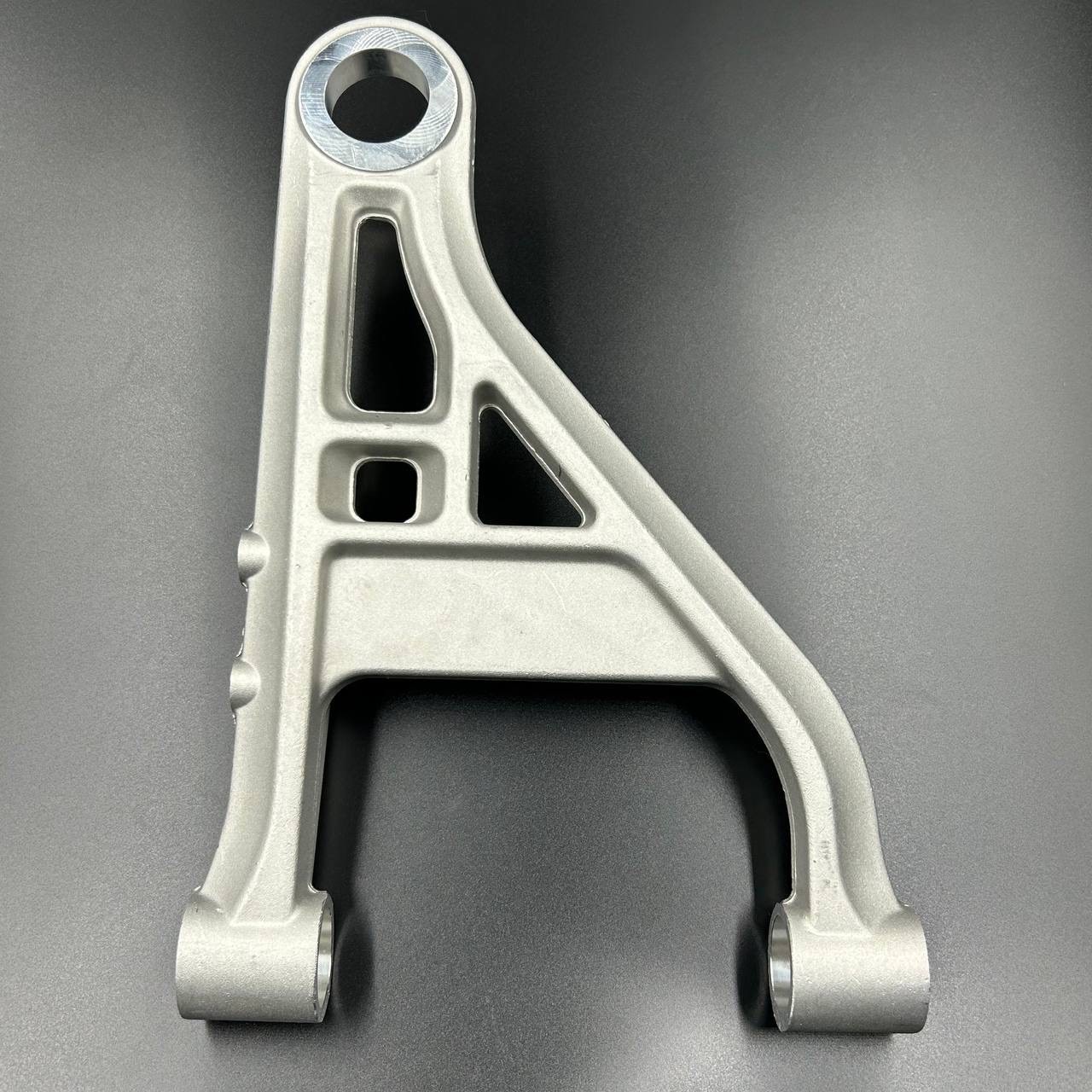 картинка Рычаг подвески (Передний, левый, верхний) CFM X8 (ZIBO)