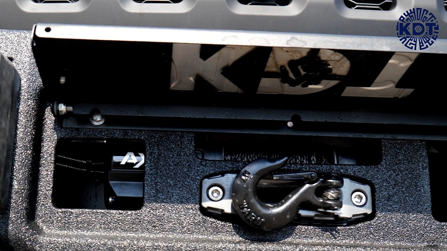 картинка Передний силовой бампер со скрытой установкой лебедки - Suzuki Jimny