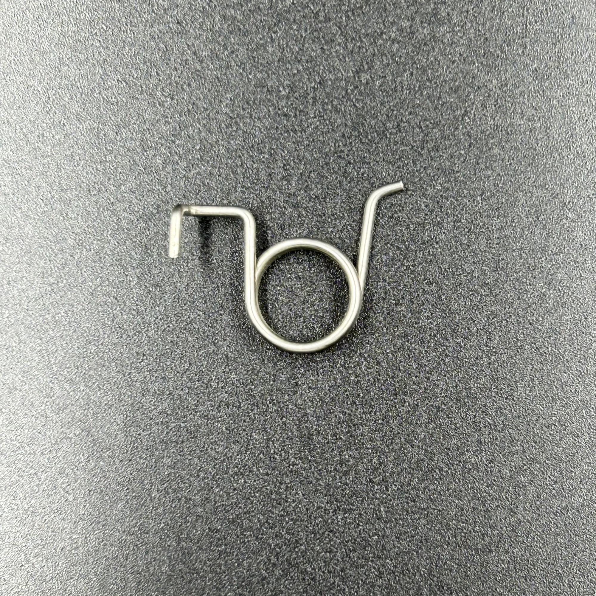 картинка Пружина блокировки подьема мотора Tohatsu (левая) (WUHU)