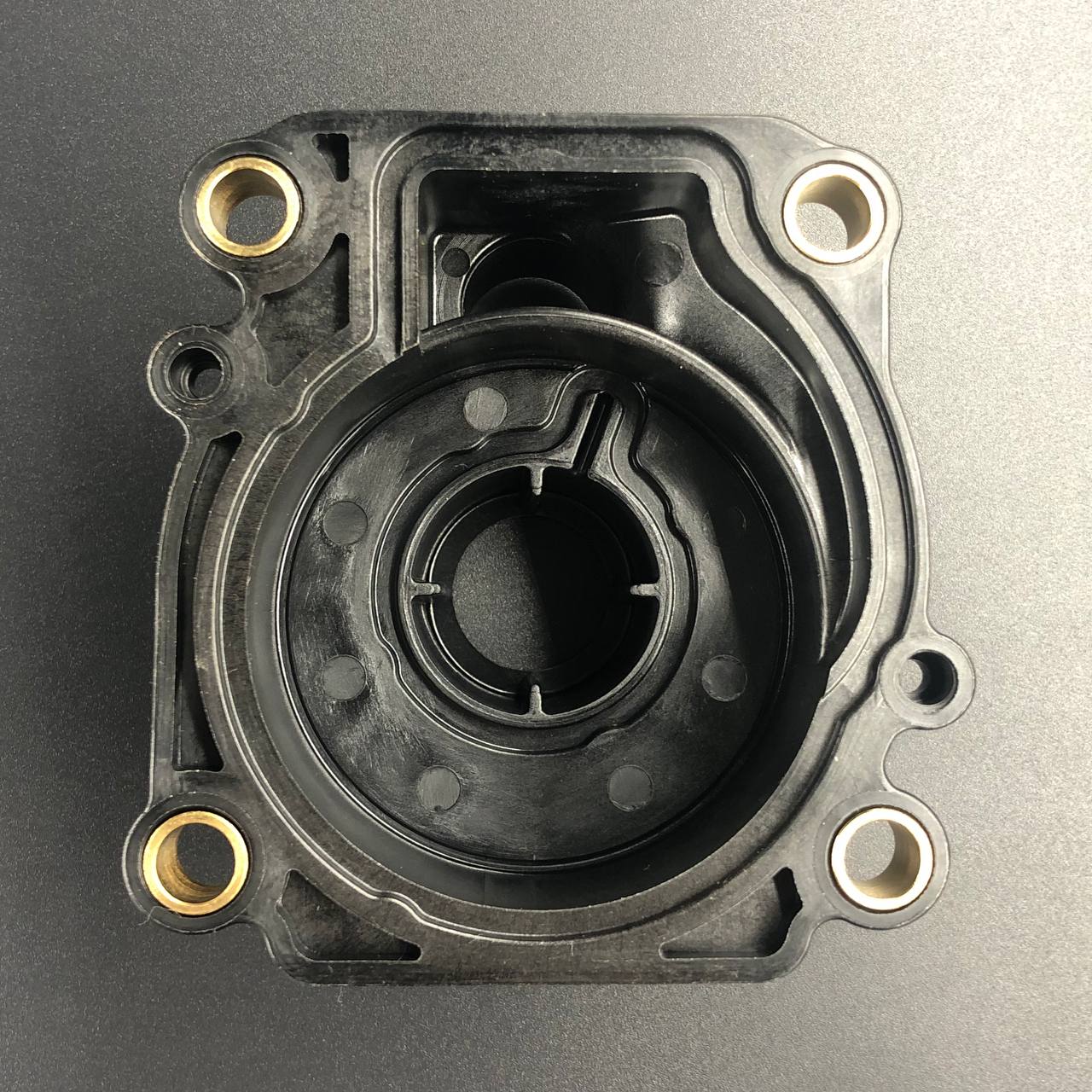 картинка Корпус помпы охлаждения Suzuki DF60-70 (Suzuki)