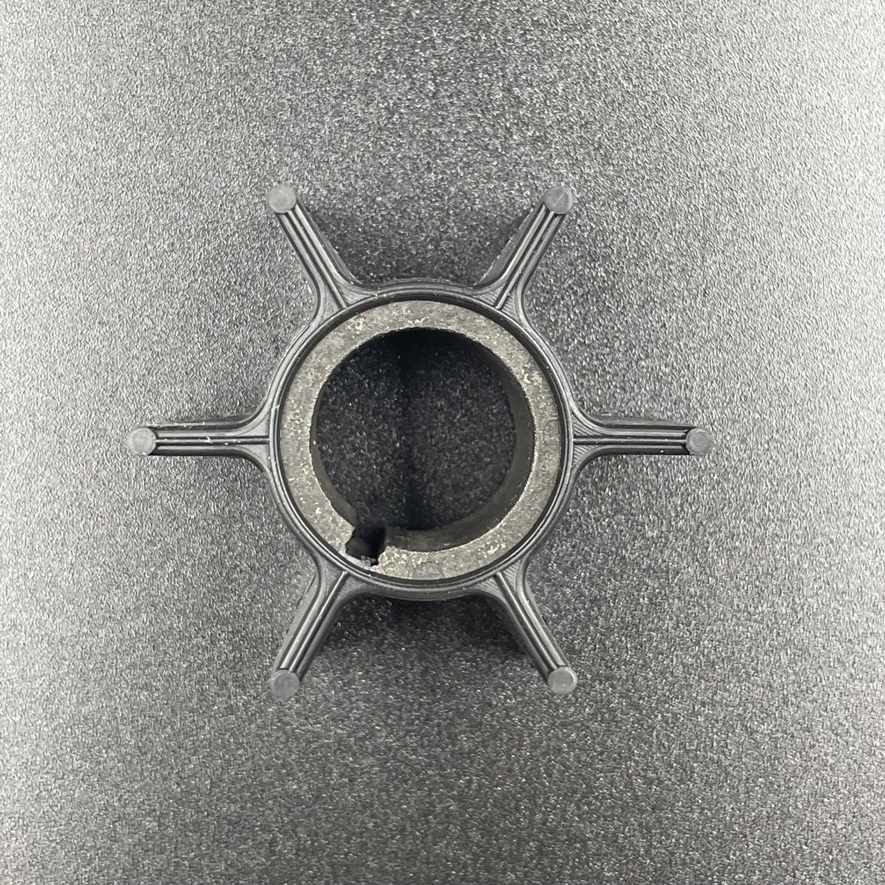 картинка Крыльчатка помпы охлаждения Tohatsu 25-30, M40C (KAСAWA)