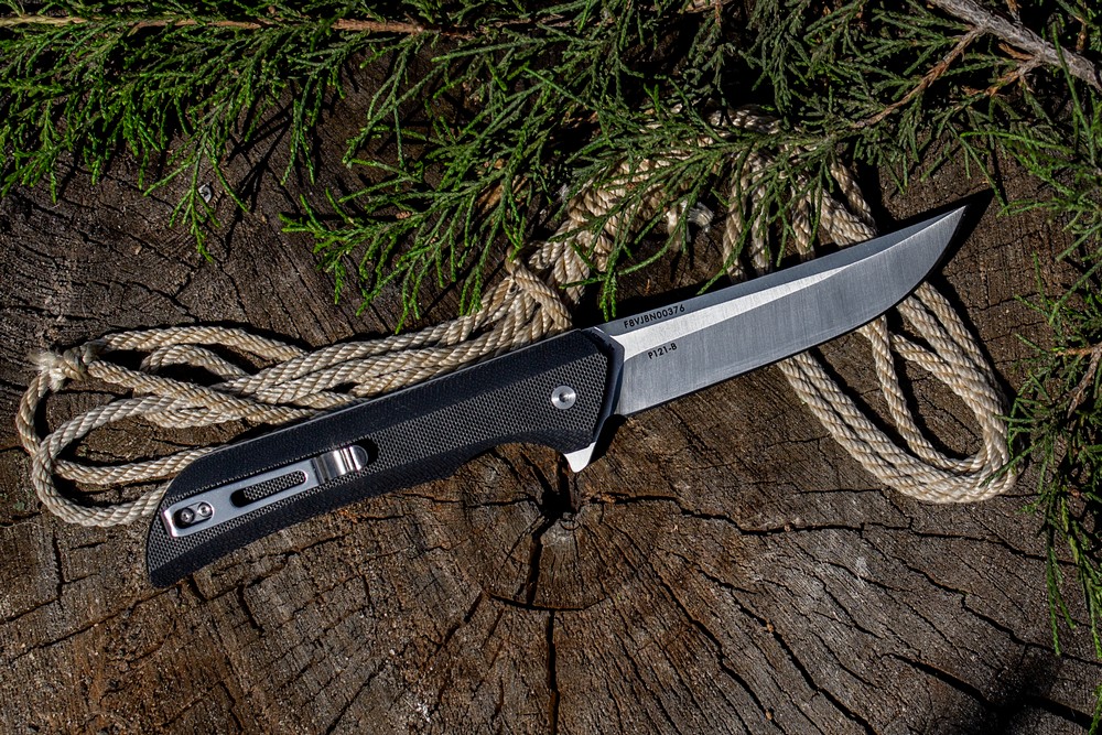 картинка Нож Ruike Hussar P121 черный