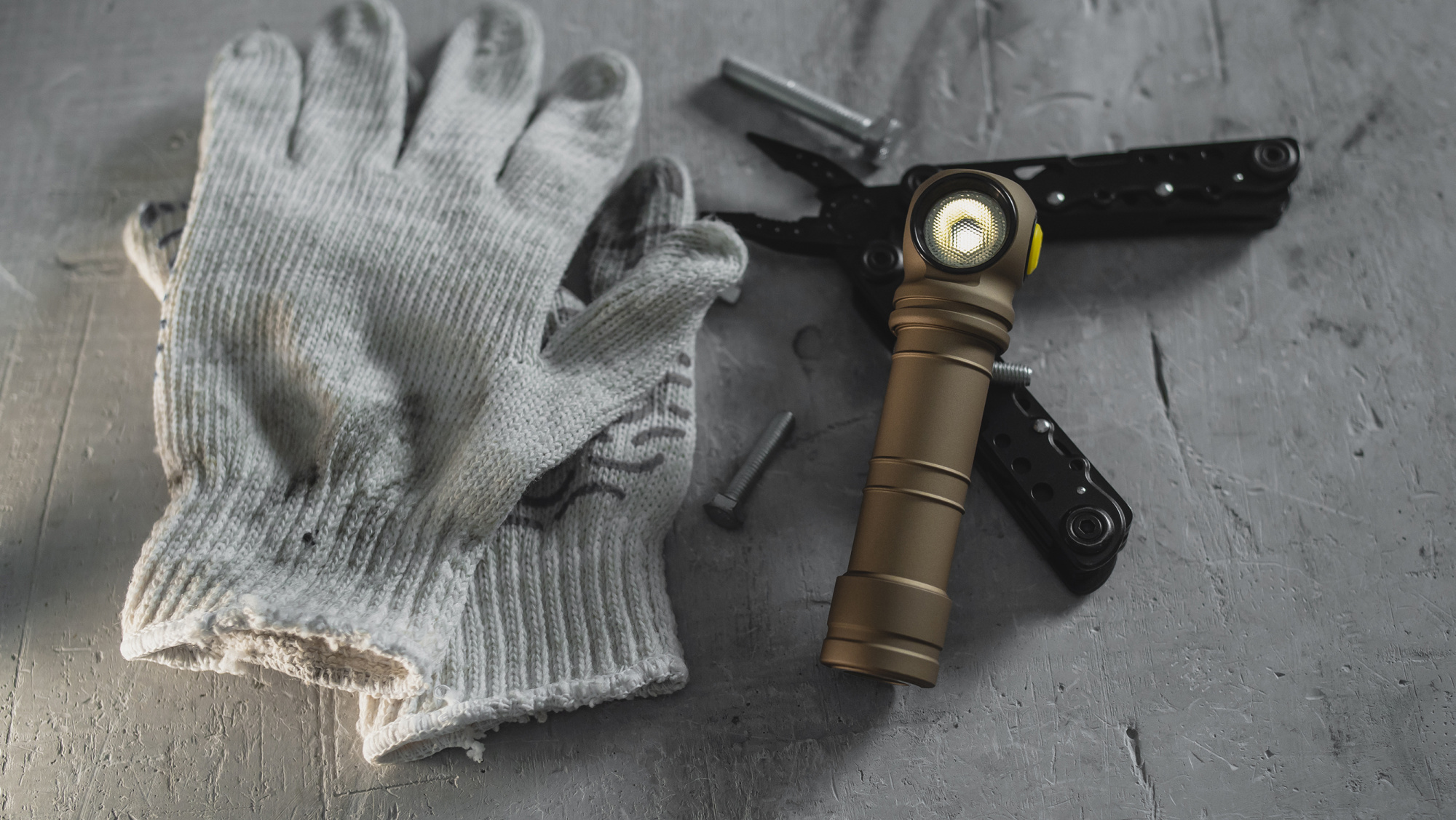 картинка Фонарь налобный Armytek Wizard C2 Pro Max White (Sand)