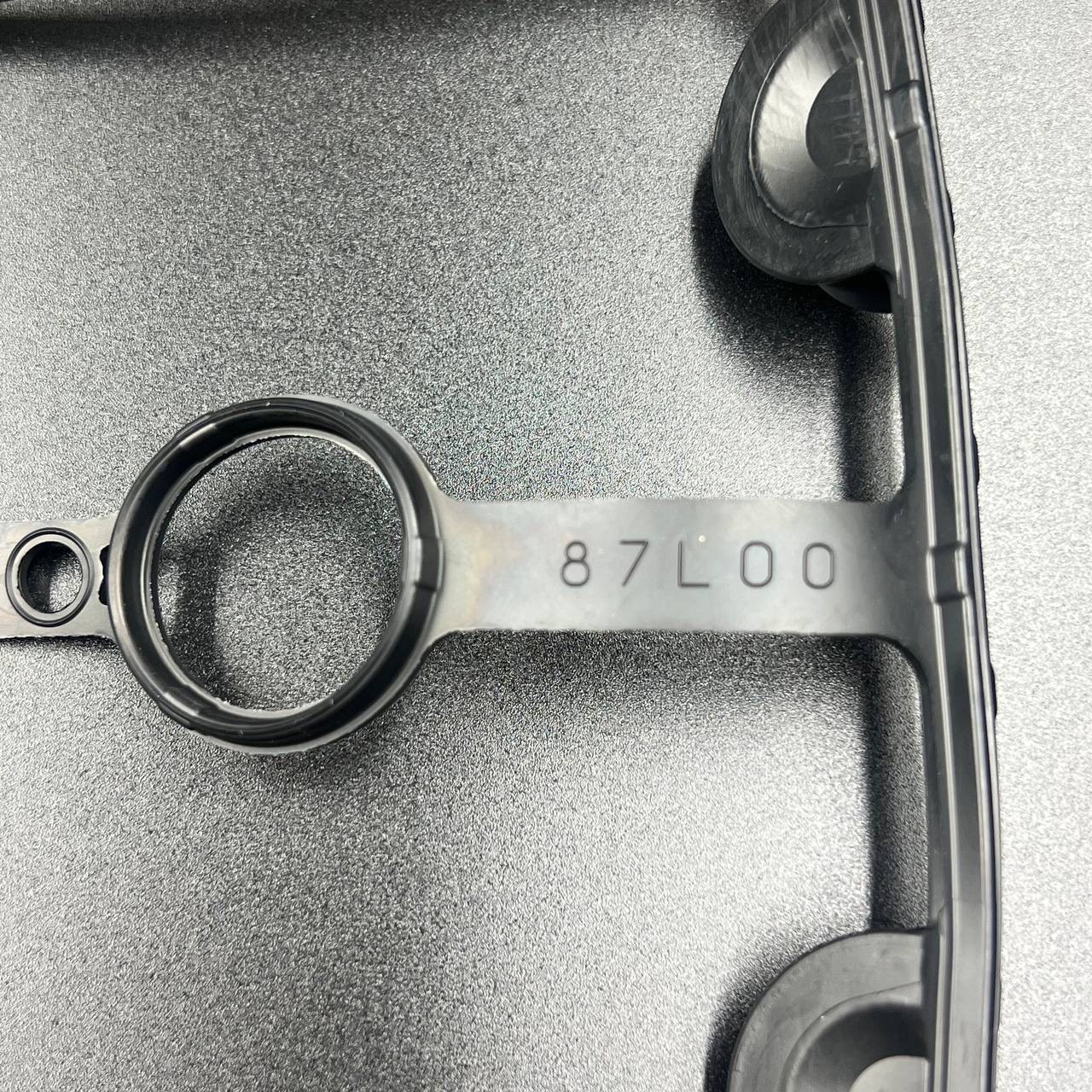 картинка Прокладка под клапанную крышку Suzuki DF70-90(A) (Suzuki)