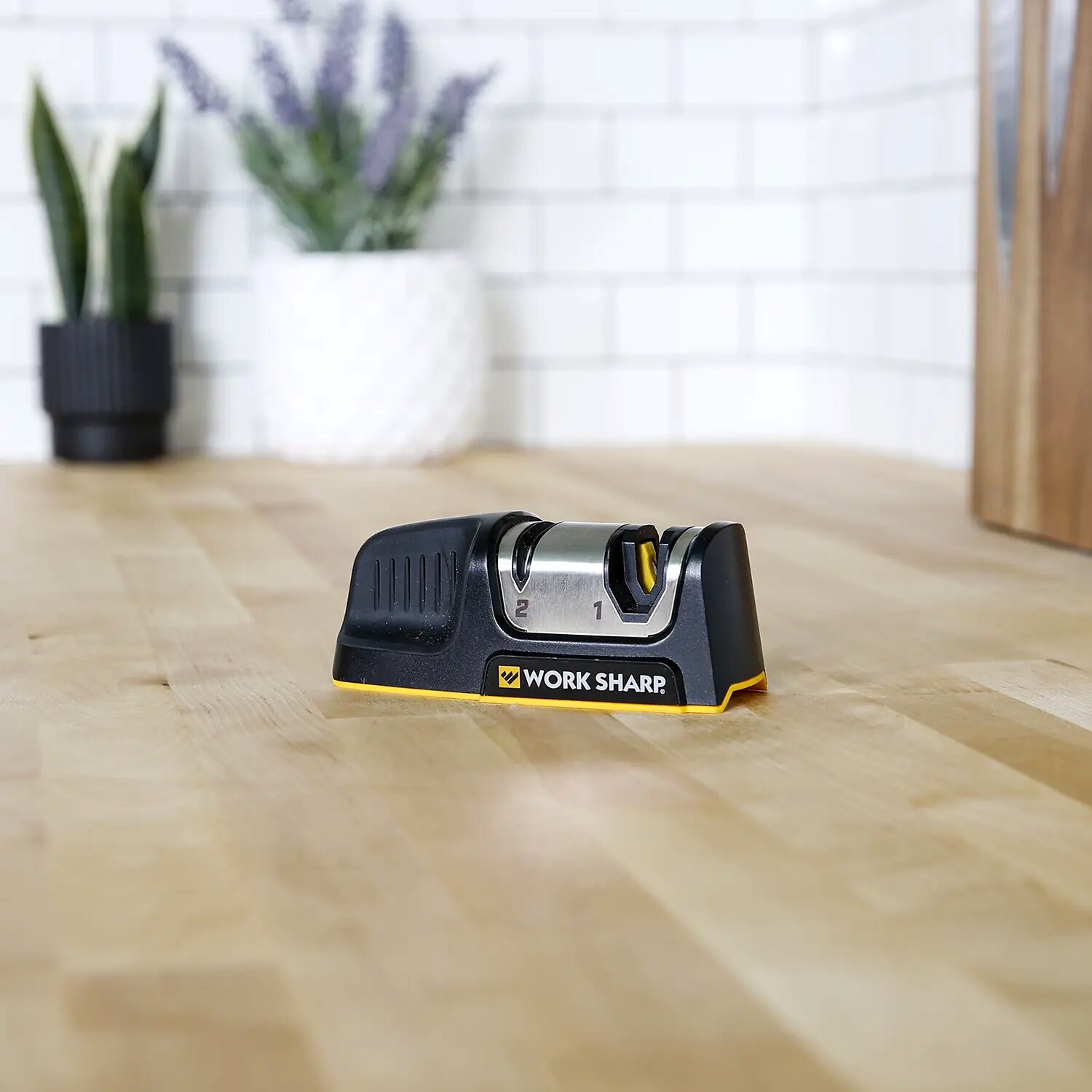 картинка Точилка ручная кухонная Work Sharp Kitchen Edge, WSKTNKES-I