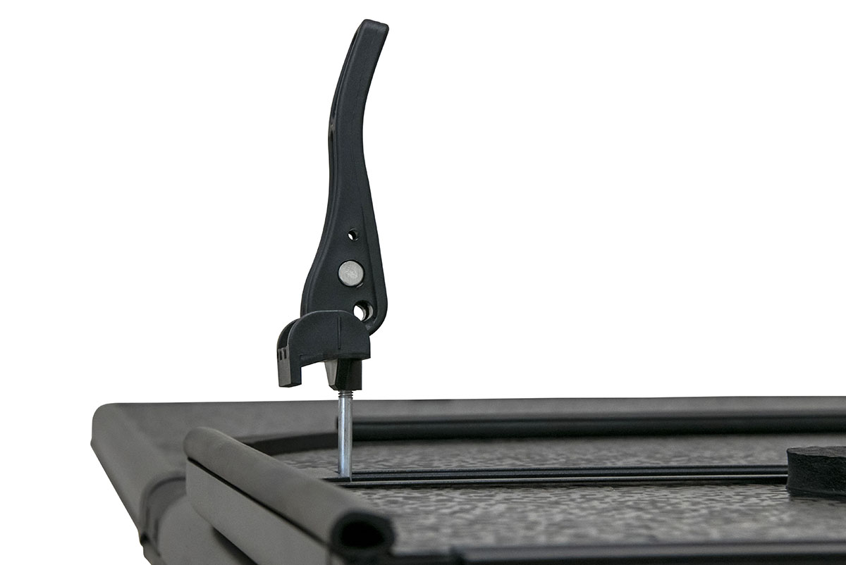 картинка Крышка кузова Toyota Hilux Revo 2015+, трёхсекционная, алюминиевая, черная 