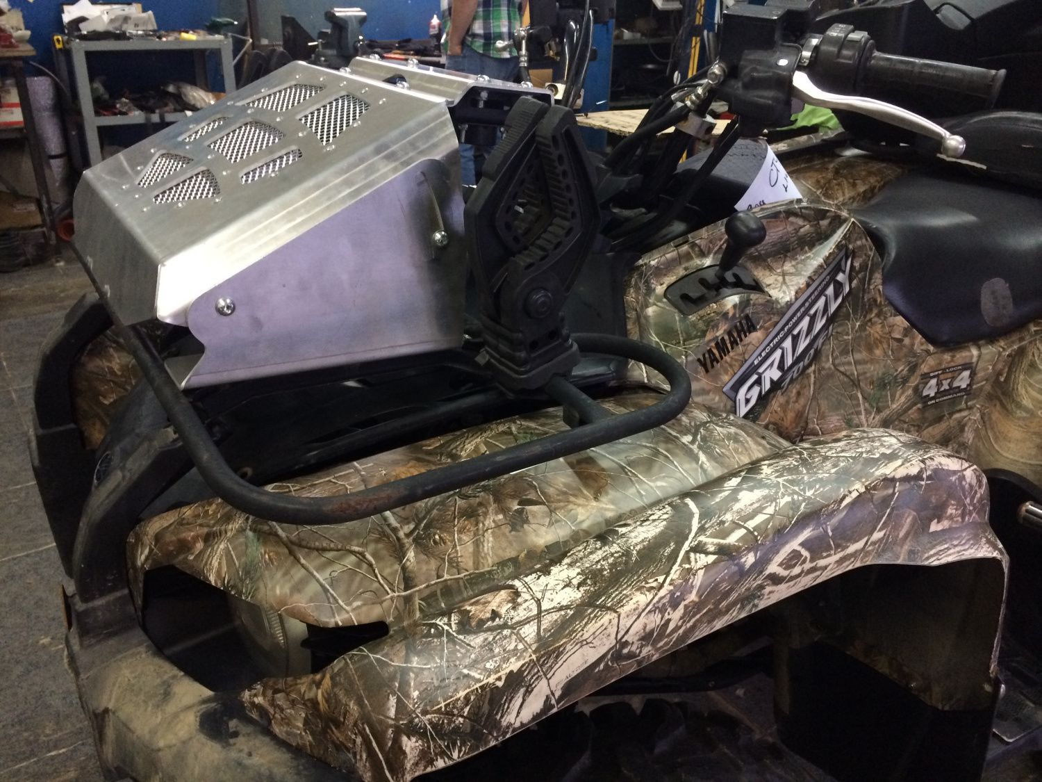 картинка Вынос радиатора Yamaha Grizzly 550/700 черный