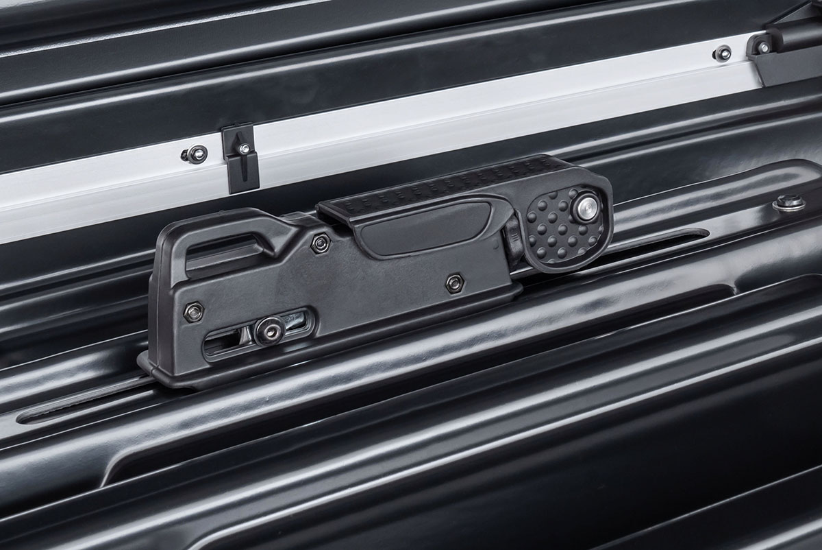 картинка Бокс автомобильный на крышу Pentair COBRA 420L черный глянец, двусторонний