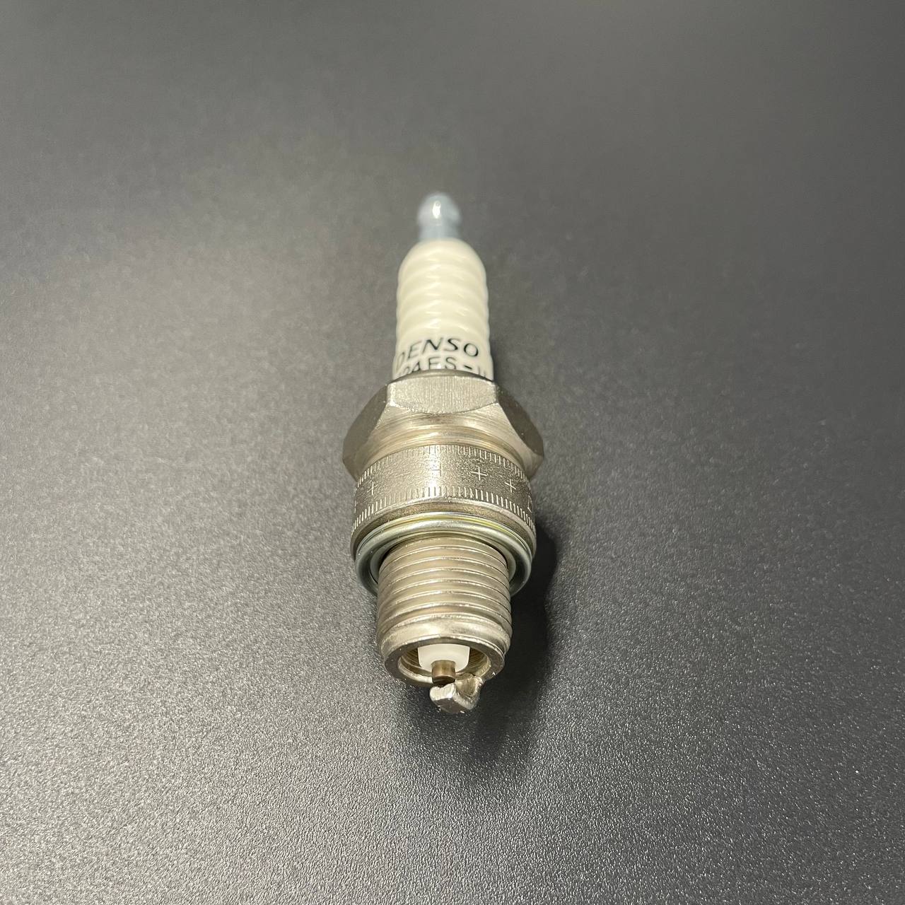 Свеча зажигания 4038 W24FSU (B8HS) (DENSO)