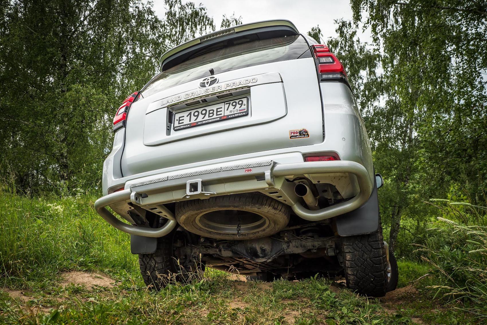 картинка Бампер задний РИФ Toyota Land Cruiser Prado 150 c квадратом под фаркоп